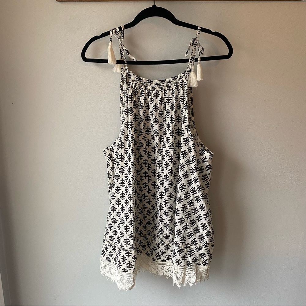 Printed tank top with laced detail